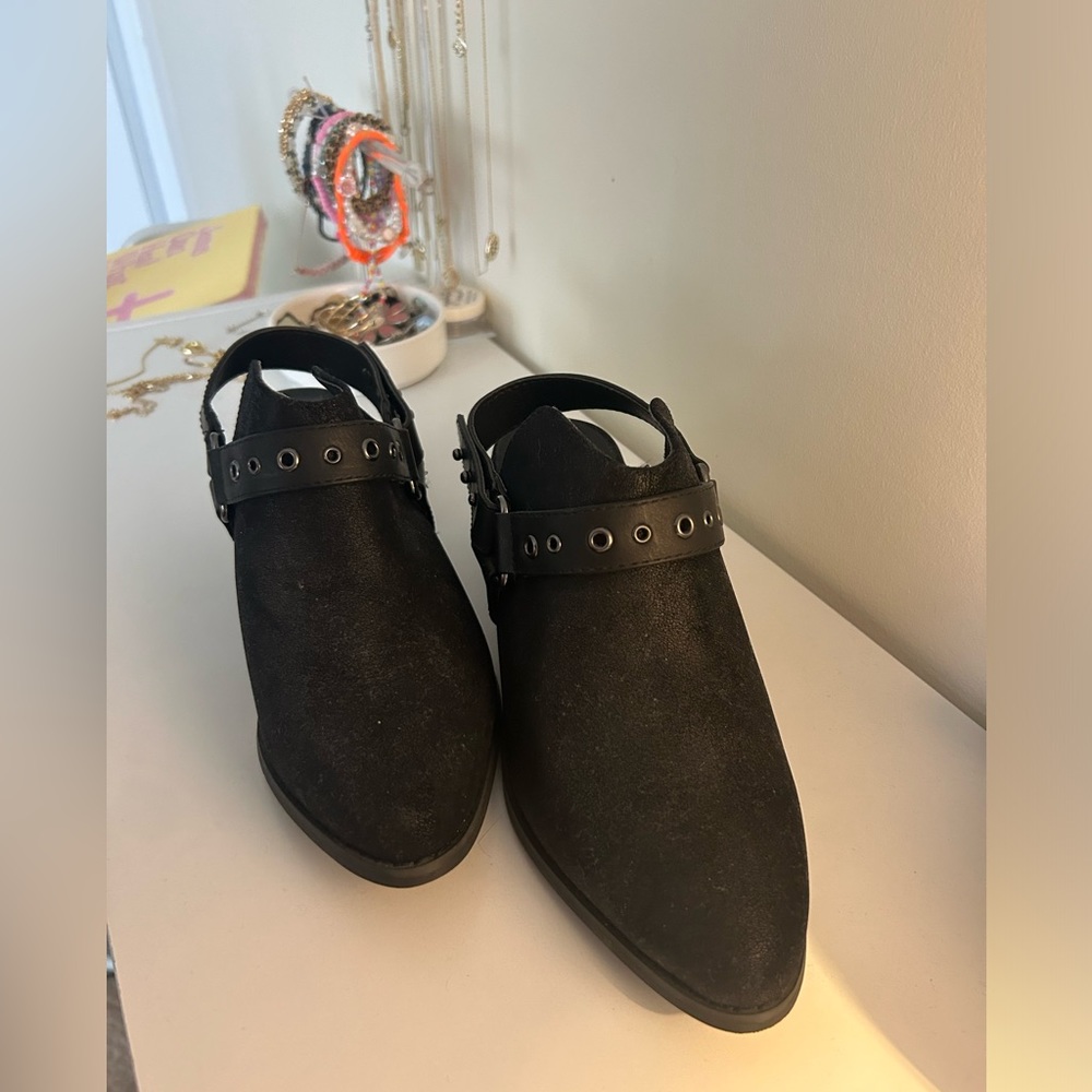 Women’s Universal Thread Heels